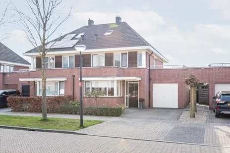 Twee-onder-één-kap te koop: Rozemarijn 28, Verspreide huizen Varsselder Gendringen