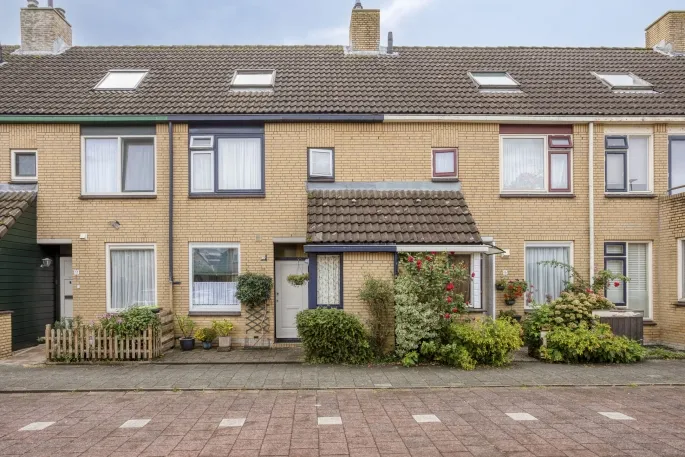 Tussenwoning te koop: Rozemarijndonk 13, Spijkenisse