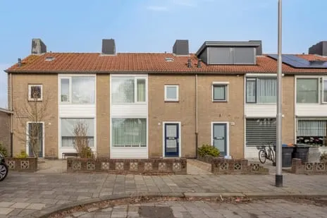 Tussenwoning te koop: Rozemarijnhof 29, Kruidenbuurt Oost Tilburg