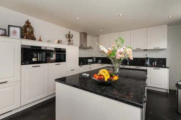 Woning te koop: Rozenburgerplein, Eilandenbuurt Schiedam