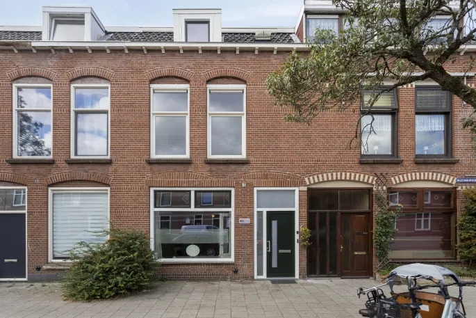 Terraced house for sale: Rozenburgsestraat 30, Sandersbuurt Schiedam