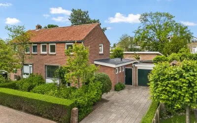 Twee-onder-één-kap te koop: Rozenlaan 12, Sint-Pancras kern Sint Pancras