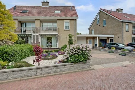 Tussenwoning te koop: Rozenlaan 3, Dorp Valkenburg (Zh)