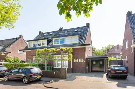 Twee-onder-één-kap te koop: Rozenlaan 9, Ginneken Breda