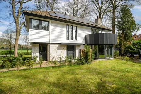 Vrijstaande woning te koop: Rozenlaantje 1, Steenbergen Laren (Nh)