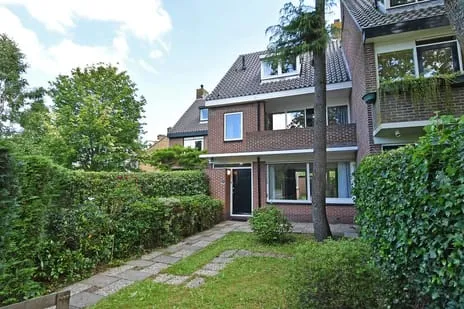 Terraced house for rent: Rozenplein 18, Groot Deijleroord en Ter Weer Wassenaar