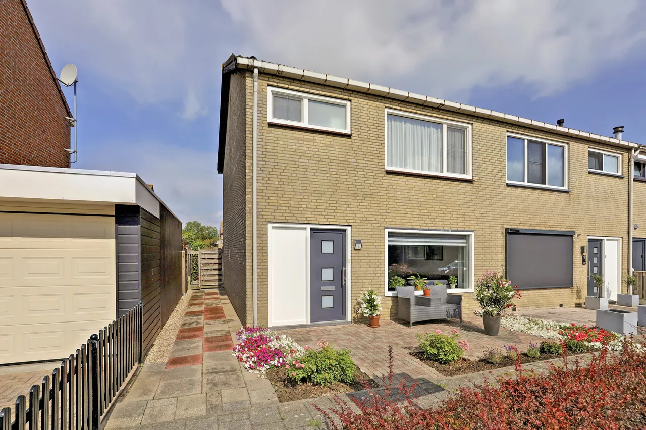 Hoekwoning te koop: Rozenstraat 1, Colijnsplaat