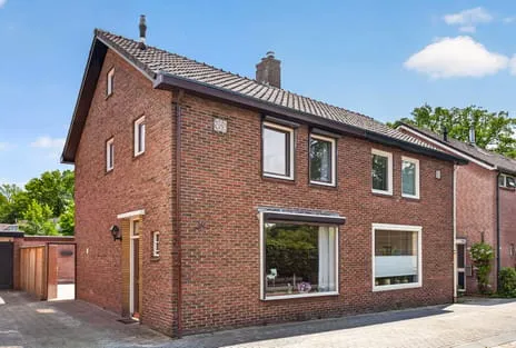 Twee-onder-één-kap te koop: Rozenstraat 16, De Laares Enschede