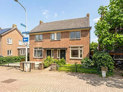 Twee-onder-één-kap te koop: Rozenstraat 30, Burgemeesterswijk Tiel
