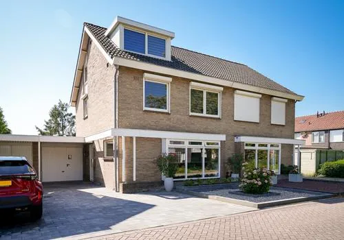 Tussenwoning te koop: Rozenstraat 49, Kern Beneden-Leeuwen Beneden-Leeuwen
