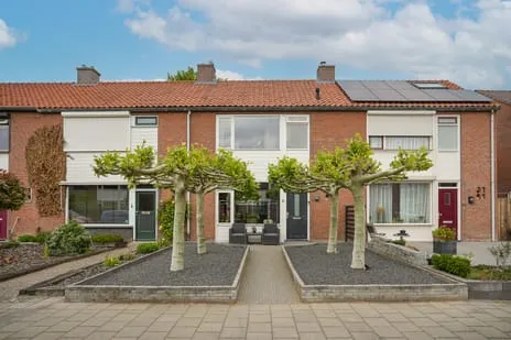 Tussenwoning te koop: Rozenstraat 53, Wijk Wijk En Aalburg