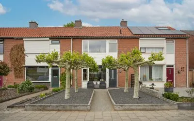 Tussenwoning te koop: Rozenstraat 53, Wijk Wijk En Aalburg