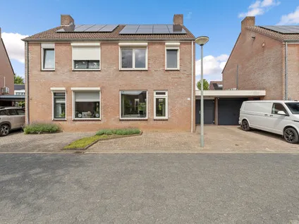Twee-onder-één-kap te koop: Rubensstraat 11, Diepenbroek Baarlo