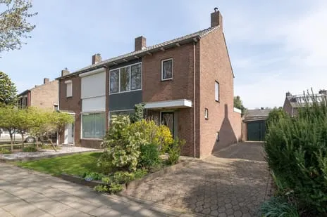 Twee-onder-één-kap te koop: Rubensstraat 23, Kluis Geleen