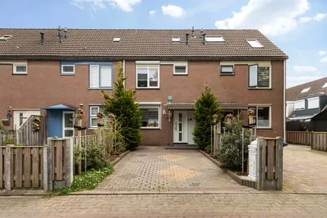 Tussenwoning te koop: Rudyard Kipling-erf 214, Pearl Buck-erf en omgeving Dordrecht