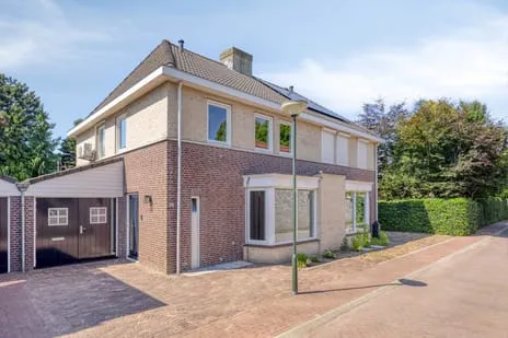 Tussenwoning te koop: Runrotstraat 25B, Geffen Geffen