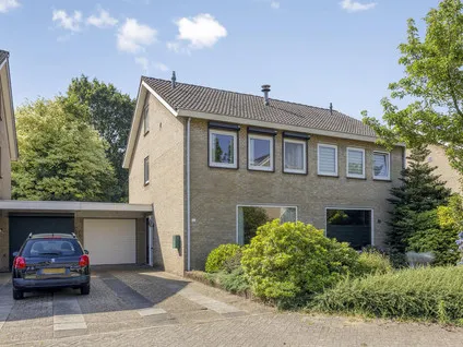 Tussenwoning te koop: Ruusbroecgaarde 131, Vondellaan-Zuid Oss