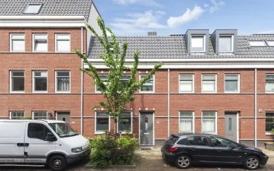 Tussenwoning te koop: Ruychaverstraat 24, Hasselaersbuurt Haarlem