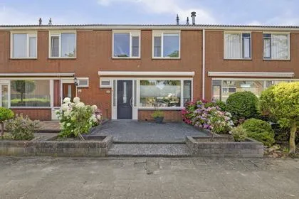 Terraced house for sale: Ruys de Beerenbrouckstraat 35, Staatsliedenbuurt-Zuid Zwijndrecht