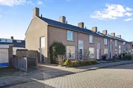 Hoekwoning te koop: Ruys de Beerenbrouckstraat 121, Paauwenburg Noordoost Vlissingen