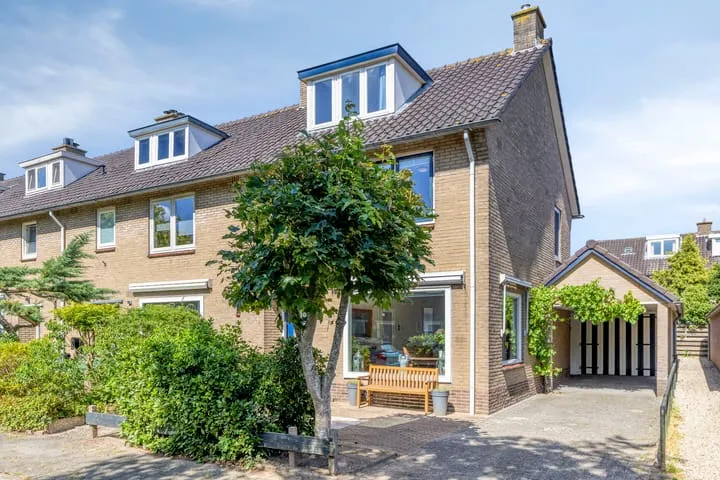 Corner house for sale: Ruysdaellaan 27, Nieuw-Loosdrechtsedijk Loosdrecht