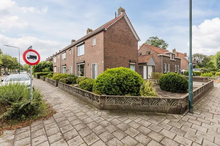 Corner house for sale: Ruysdaelstraat 55, Schildersbuurt Rijen