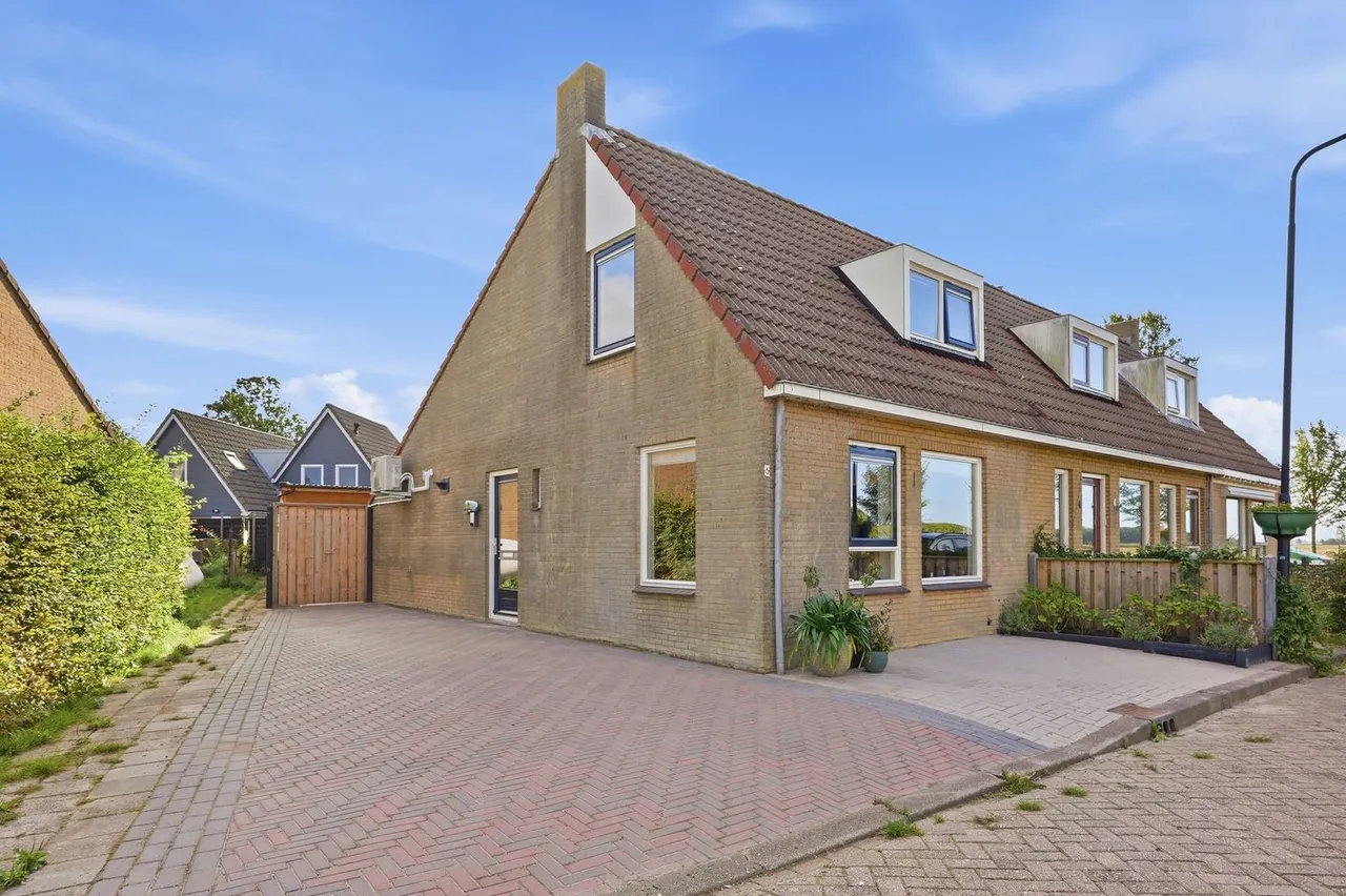 Hoekwoning te koop: S. van der Molenstrjitte 6, Wijnaldum