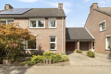 Tussenwoning te koop: Sadatdomein 12, Maastricht