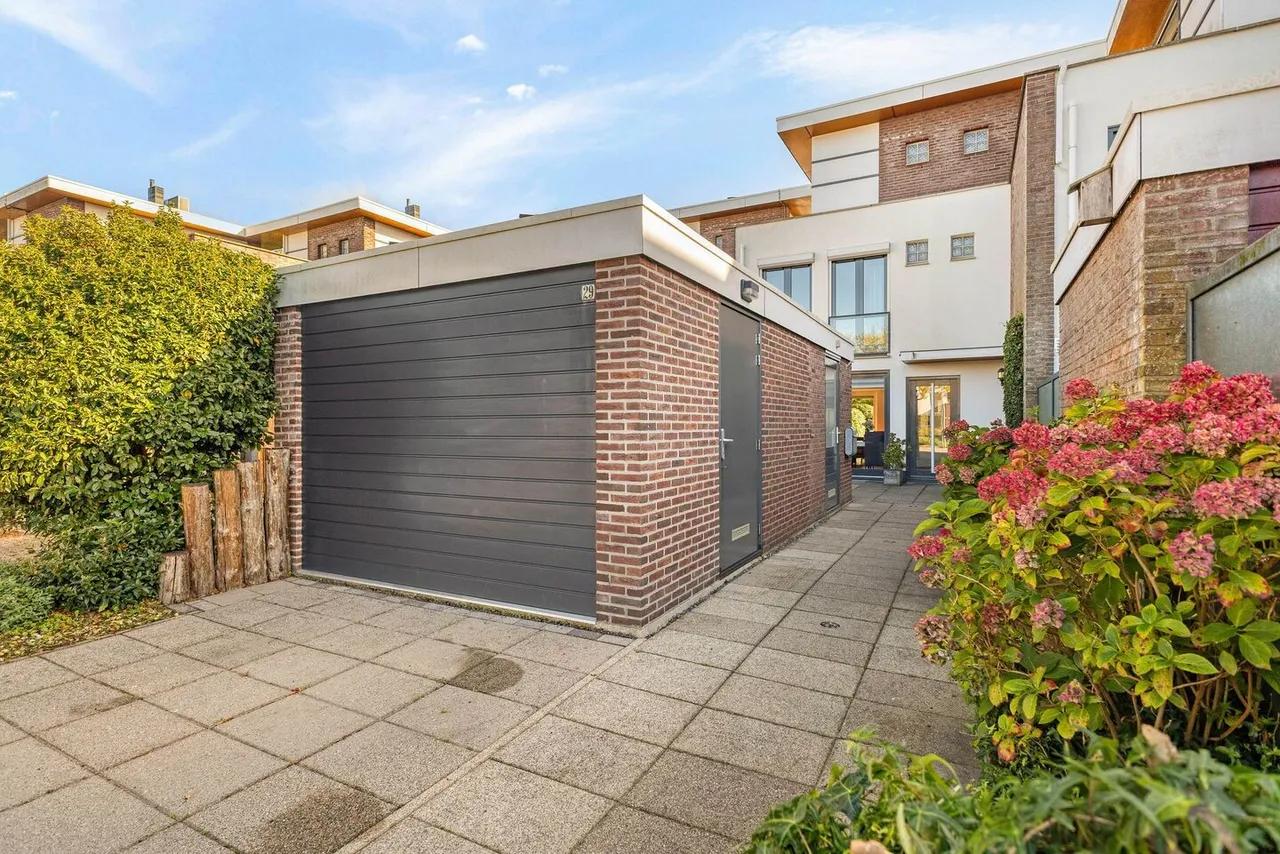 Tussenwoning te koop: Saenredamhof 29, Alkmaar