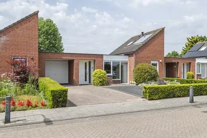 Tussenwoning te koop: Saffatinstraat 5, Maurik Maurik