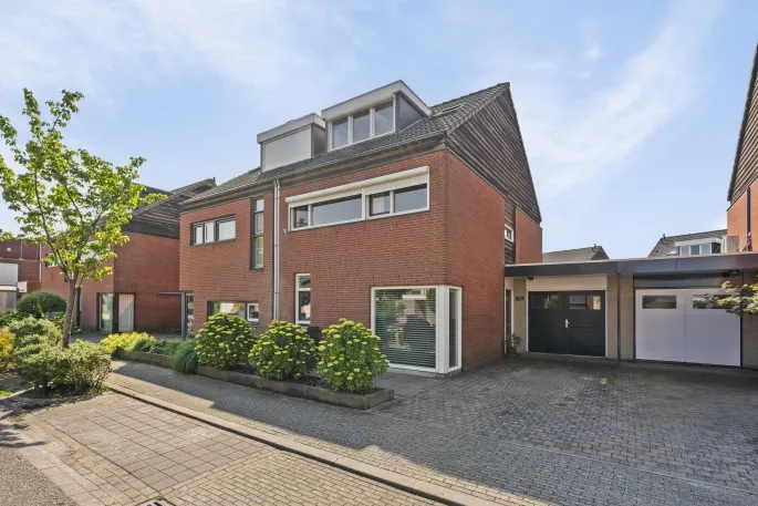 Tussenwoning te koop: Saffier 20, Hagerbroek Venlo