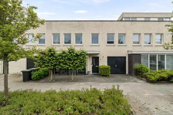 Tussenwoning te koop: Saffier 23, Edelesteen en Schildersbuurt Anna Paulowna