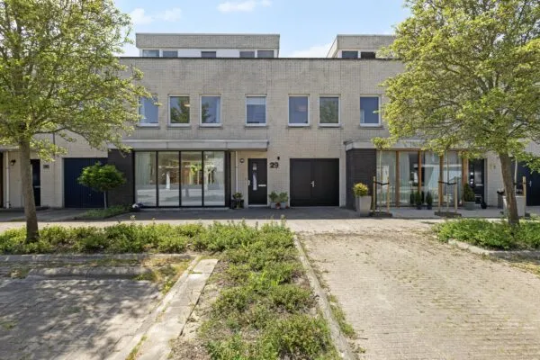 Tussenwoning te koop: Saffier 29, Edelesteen en Schildersbuurt Anna Paulowna