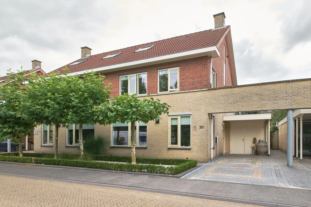 Twee-onder-één-kap te koop: Saffier 30, Drachten