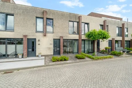 Tussenwoning te koop: Saffier 66, Edelesteen en Schildersbuurt Anna Paulowna