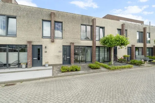 Tussenwoning te koop: Saffier 66, Edelesteen en Schildersbuurt Anna Paulowna