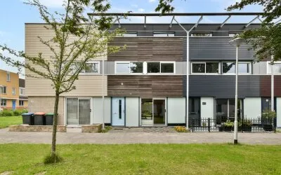 Tussenwoning te koop: Saffierhoven 18, Portland-Centrum Rhoon