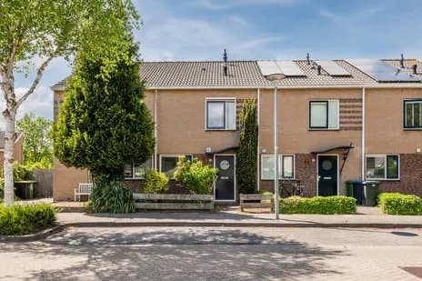 Tussenwoning te koop: Saffierstoep 90, De Stoepen Assen