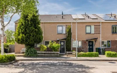 Tussenwoning te koop: Saffierstoep 90, De Stoepen Assen