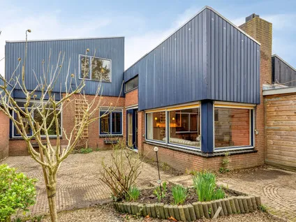 Tussenwoning te koop: Saffraantuin 25, Leiden