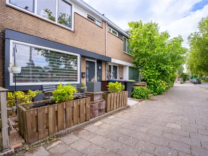 Terraced house for sale: Salamanderveen 105, Egel- en Salamanderveen Spijkenisse