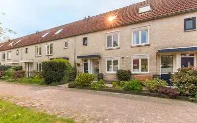 Tussenwoning te koop: Saliestraat 27, Kruidenwijk Midden-west Almere