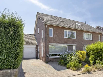 Tussenwoning te koop: Salvador Allendedomein 1, Randwyck Maastricht