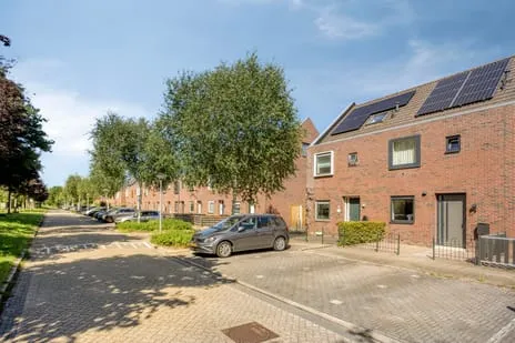 Terraced house for sale: Salvador Daliplantsoen 65, Tussen de Vaarten Z.- Midden oost Almere