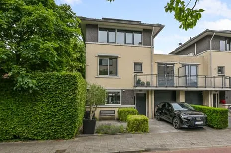 Corner house for sale: Samsomlaan 1, Burgemeester Visserpark Alphen Aan Den Rijn