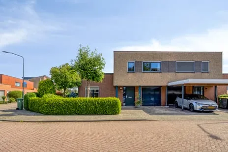 Tussenwoning te koop: Sara Burgerhartstraat 23, Vrachelen-Noord Oosterhout (Nb)