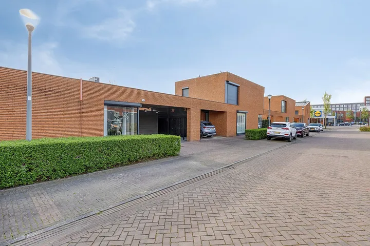 Tussenwoning te koop: Satijnstraat 7, Annabuurt en Suytkade Helmond