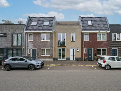 Tussenwoning te koop: Saturnussingel 322, Homeruskwartier Oost Almere