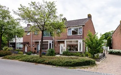 Corner house for sale: Saturnusstraat 16, Noord Hengelo