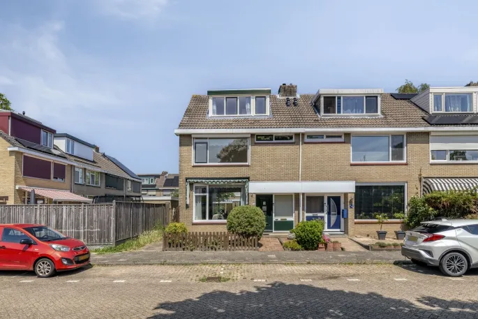Corner house for sale: Saturnusstraat 50, Sterrenkwartier-Oost Spijkenisse